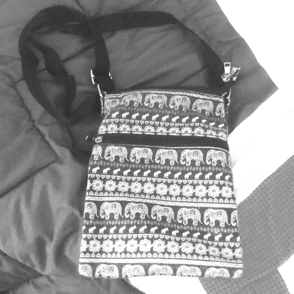 2FOR15✅ Tribal elephants cross shoulder bag
